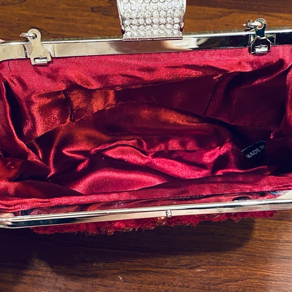 SOLD🌟HP🌟VTG 1980 Red 3D Rose Beaded Clutch/Shoulder - Picture 6 of 9